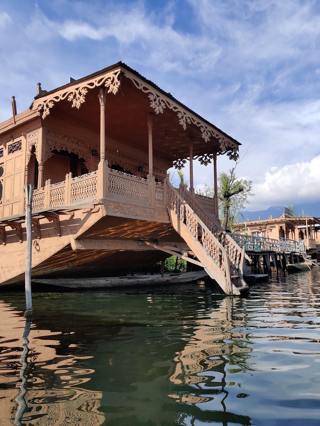 Dal Lake Houseboat Stay Srinagar