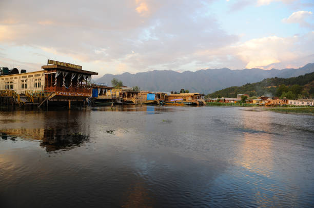Dal Lake Houseboat Stay Srinagar