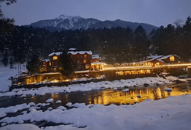 Kashmir 3 Nights 4 Days Tour Package – Srinagar, Gulmarg & Pahalgam