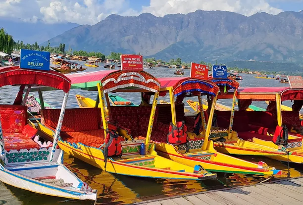 Kashmir 3 Nights 4 Days Tour Package – Srinagar, Gulmarg & Pahalgam
